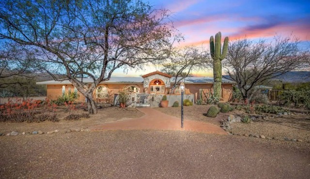 Desert Escape with Pool, Hot Tub & Mountain Viewsn
