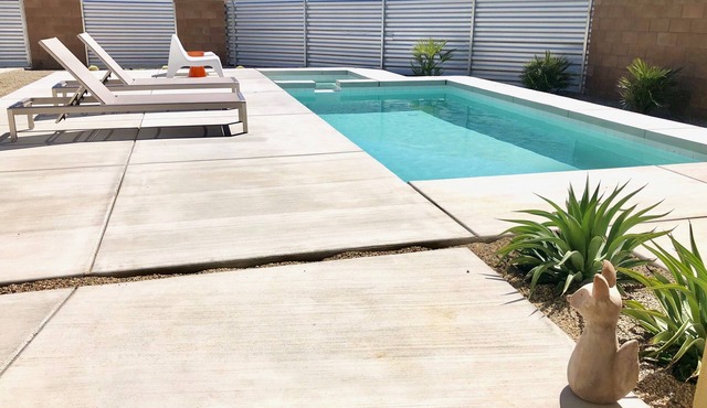 Desert Fox - A Mid Century Home with Pool/Spa
