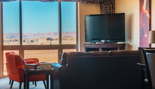 🏜Desert Frontier🏜 near Page w/Garage & WFH Setup