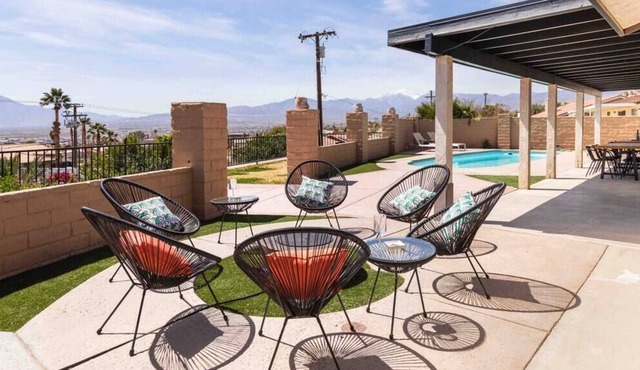 Desert Happy Place…Epic Views, Super Cozy, Pool & Gameroom
