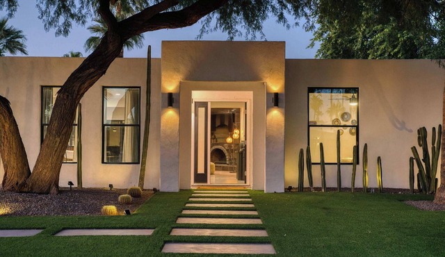 Desert Haven: 4BR w/Pool, Grill & Chef’s Kitchen