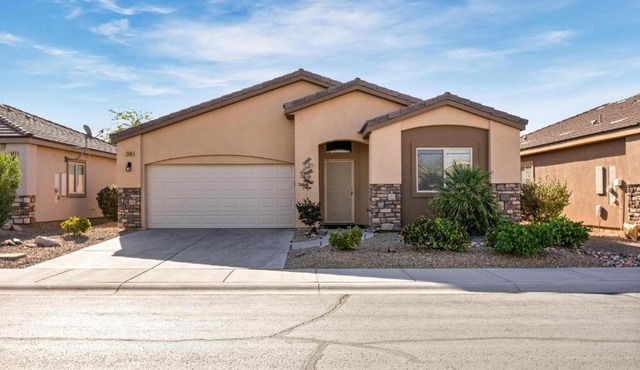 Desert Haven Mountain View Home by J and Amy BL91136