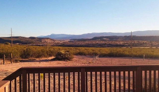 Desert Hillside Lodge 25 mins from Sedona