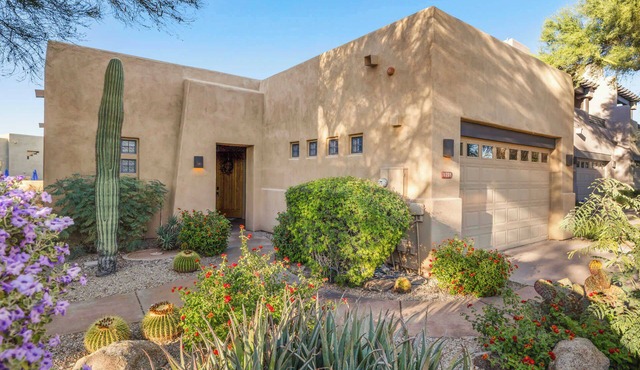 Desert Home, with Shared Heated Pool, Grille