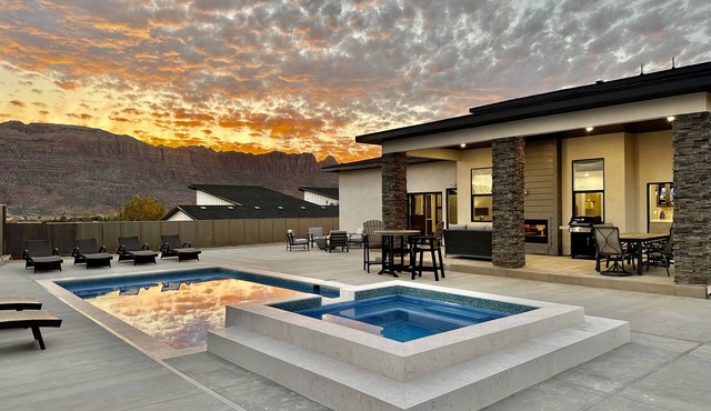 Desert Horizon Retreat: 4 Bedroom Luxury Villa - Pool, Hot Tub & Panoramic Views
