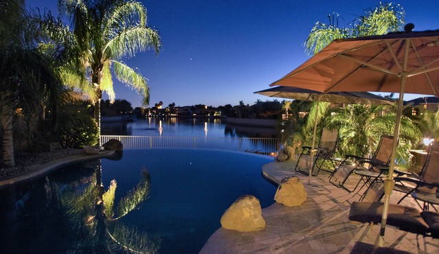 Desert Lake House :Heated Pool, Heated Spa, & Pontoon use included.