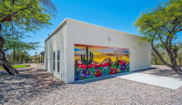 Desert Lux! Peaceful/private+2 minutes from prime Foothills shopping/dining