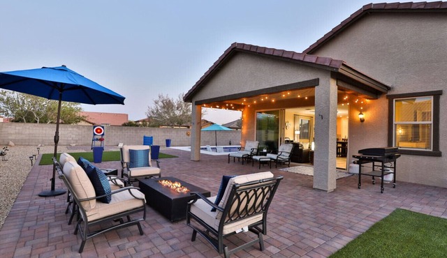 Desert Lynx 2, Beautiful Home, New Pool, Spacious Back Yard, 4 Bedroom 2 Bath!