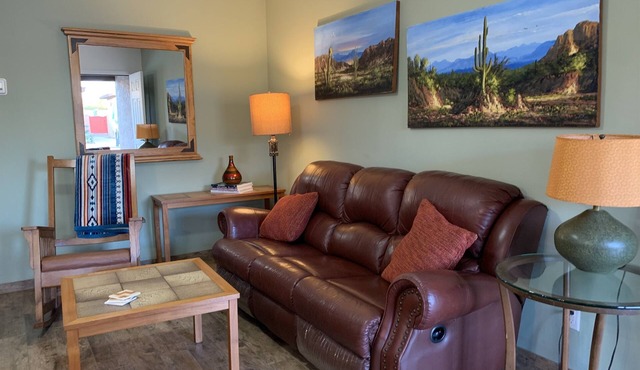 Desert Morada Casita J: 2 Bedroom 1 Bath Dog Friendly maximum 2-NO OTHER PETS