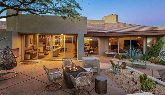 Desert Mountain Semi Custom home w/gourmet kitchen, pool, spa and waterfall