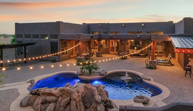 Desert Mountain Views~ Pool~ Patio Bar~ All King Beds~ Near Hiking/Golf