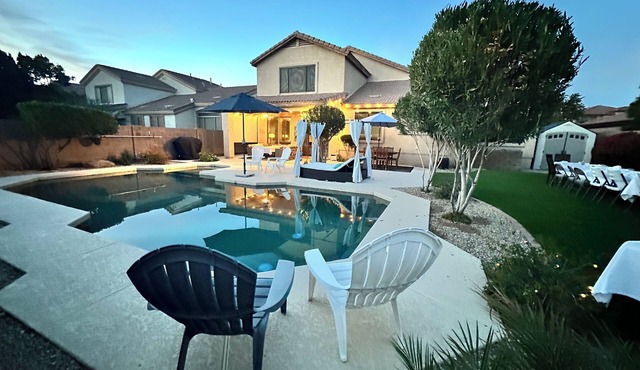 Desert Oasis: 4BD/3BA, Lux Resort Pool in Mesa, AZ