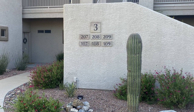Desert Oasis Casita Just Steps from the Heated Pool & Spa – Oro Valley retreat!