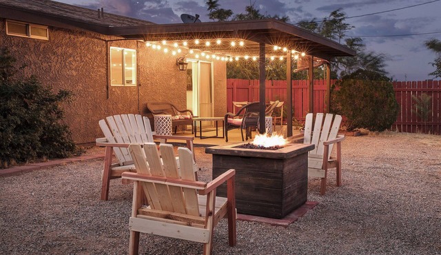 Desert Oasis-Close to National Park, Views, FirePit, Family & Pet Friendly