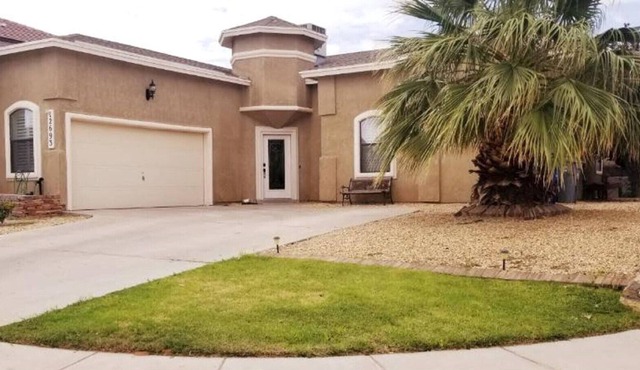 DESERT OASIS - ENTIRE BEAUTIFUL HOME!!