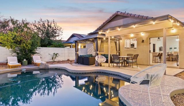 Desert Oasis - Heated Pool, BBQ & Game Room