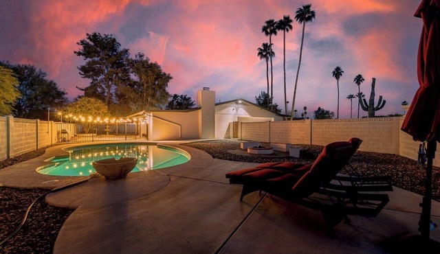Desert Oasis in Mesa : Poolside & Hot Tub Retreat