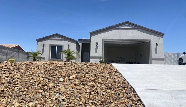 Desert Oasis Minutes from Lake Mohave and the River