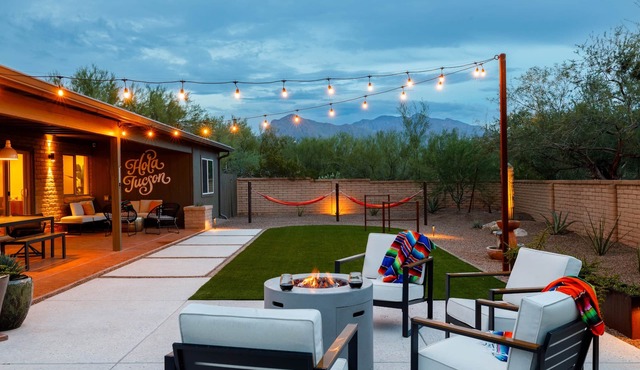 Desert Oasis: Mountain Views, Fire Pit & Hot Tub