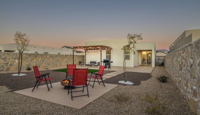 Desert Oasis Near Red Hawk Golf