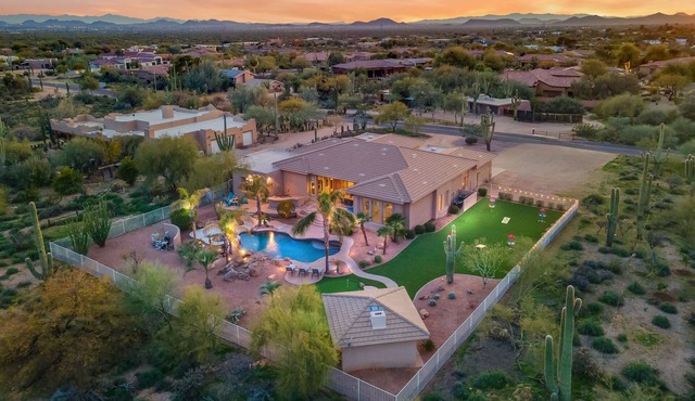 Desert Oasis ★ Pool-Spa-Disc Golf-Ping Pong-Poker Table-Pool Table★