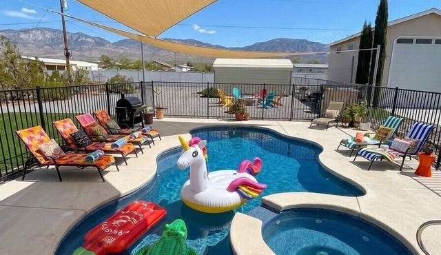 Desert Oasis: Pool Spa Fire Pit * 1hr Death Valley
