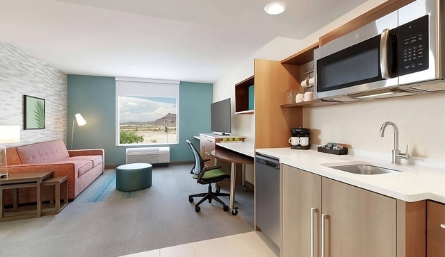 Desert Oasis Retreat in Mesa! Pool, Free Breakfast, Pets Allowed, Free Parking!