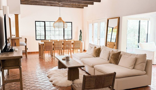 Desert Oasis Retreat - Luxurious 2BR 2BR Spa Style Comfort Meets Quiet Luxury
