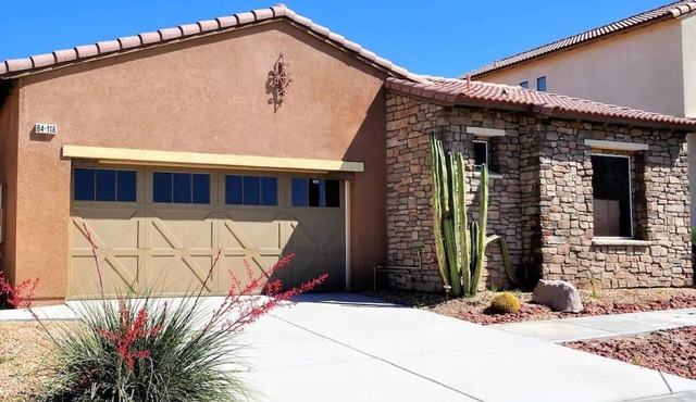Desert Oasis salt water Pool/spaHome, Gated Community w/LAKE
