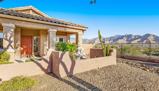 Desert oasis with mountain-views, private patio, grill, washer/dryer, & AC