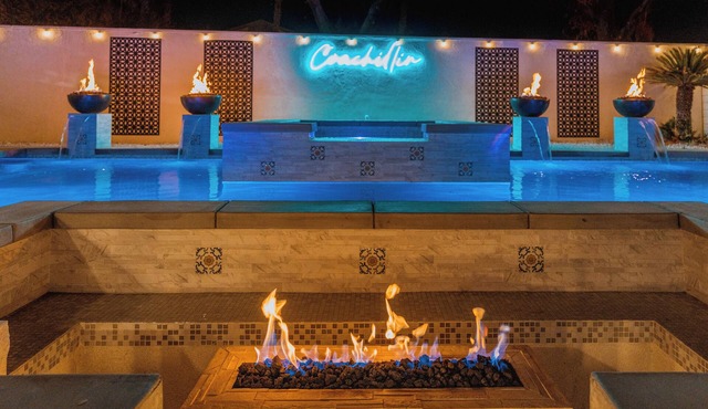 Desert Paradise: 6 King Bed, Resort Pool & Game