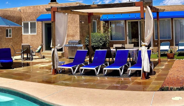 Desert Retreat House with Pool and Casita 15 minutes from Downtown