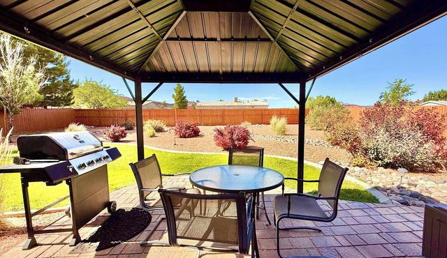 Desert Retreat Near Zion w/Hot Tub & Views