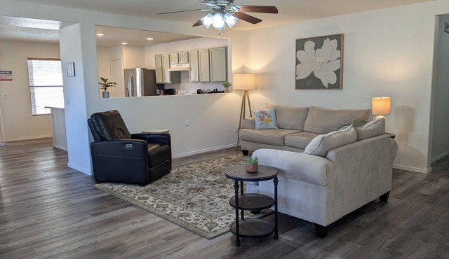 Desert Retreat w/heated pool/Family Friendly/Near stadiums & Dining