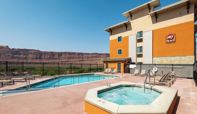 Desert Retreat – Your Base for Moab Exploration! In-Room Kitchen & Pet-Friendly
