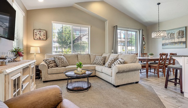 Desert Rose Townhome: 35 Mi to Zion & State Parks