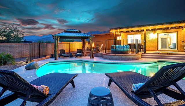 Desert Skies - Beautiful private Tucson home with great mountain views & pool