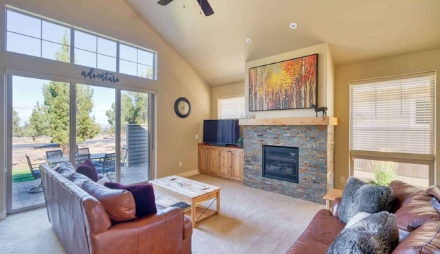 Desert Sky Daydream: Eagle Crest Golf Resort + EV