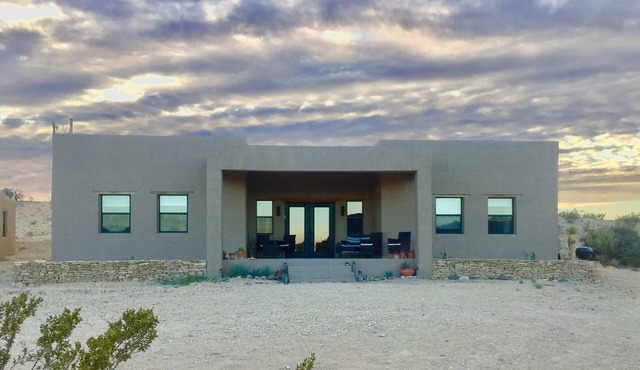 Desert Sky Hideaway: Modern Home near the Terlingua Ghost Town. 3 bedrooms. 2 ba