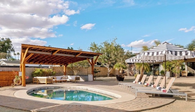 Desert Sky Ranch: Heated Pool, Mountain Views, Ping-pong, Fire Pit