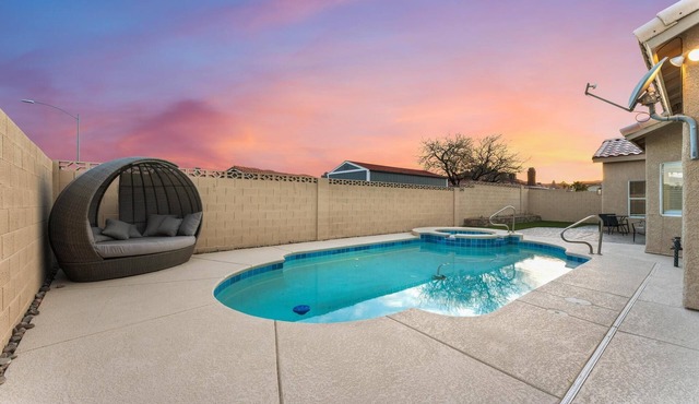 Desert Sunset Serenity - Heated Pool and Spa