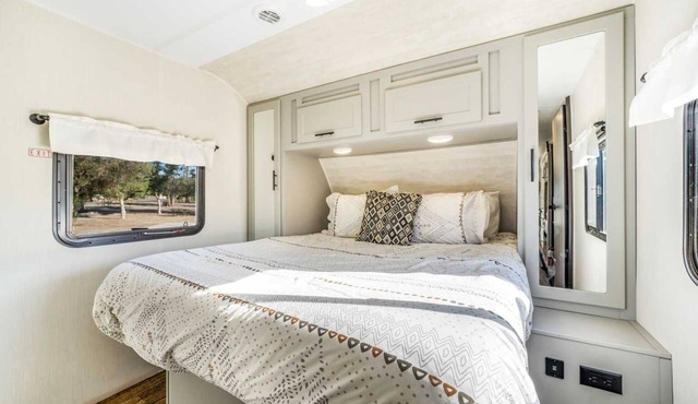 Desert Tiny Home B37: Surrounded by Mountains! Close to Jacumba Hot Springs