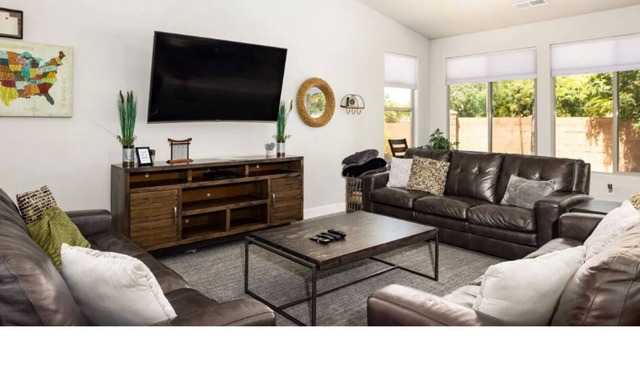 Desert Trails - Spacious Family Friendly Rental