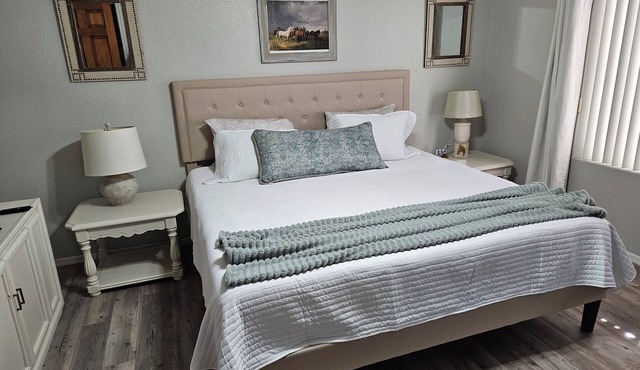 Desert Valley Stay near hiking, saguaros, and great eats! Pet-friendly!