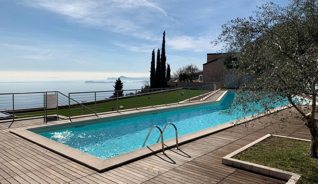 Design apartment - 100 sqm green terrace - Pool - Fantastic panoramic lake view