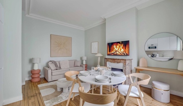 Design Apartment 1BR/4P - Monceau