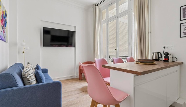 Design apartment Av des Champs Elysées