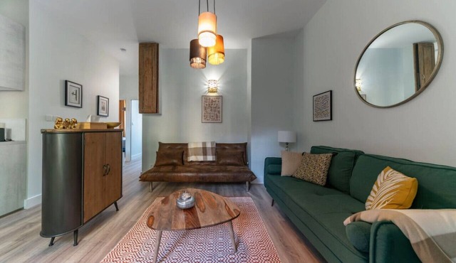 Design apartment in the city center near Thermes