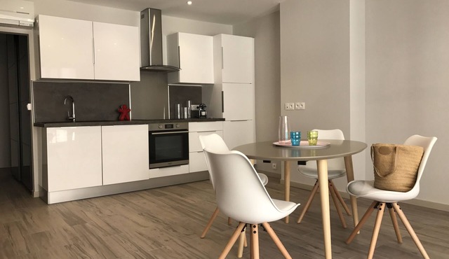 Design, bright, splendid 3p in the heart of Antibes 5 min walk from the beach