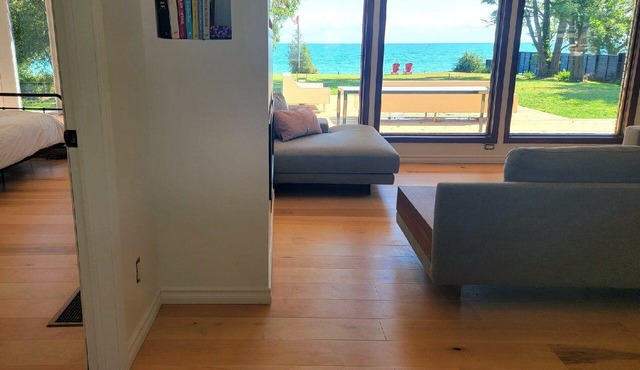 Designer Lakehouse in the Heart of Wellington; acre of land; 125ft of Waterfront